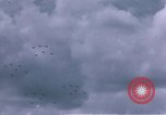 Standbild viele Formationen der US-Flugzeuge Deutschland, 1945, aus Sekunde 39 historischem Filmmaterial Videoclip 65675047605