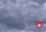Standbild viele Formationen der US-Flugzeuge Deutschland, 1945, aus Sekunde 40 historischem Filmmaterial Videoclip 65675047605