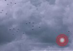 Standbild viele Formationen der US-Flugzeuge Deutschland, 1945, aus Sekunde 45 historischem Filmmaterial Videoclip 65675047605
