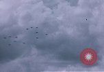 Standbild viele Formationen der US-Flugzeuge Deutschland, 1945, aus Sekunde 46 historischem Filmmaterial Videoclip 65675047605