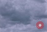 Standbild viele Formationen der US-Flugzeuge Deutschland, 1945, aus Sekunde 53 historischem Filmmaterial Videoclip 65675047605