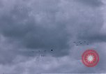 Standbild viele Formationen der US-Flugzeuge Deutschland, 1945, aus Sekunde 54 historischem Filmmaterial Videoclip 65675047605