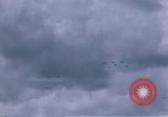 Standbild viele Formationen der US-Flugzeuge Deutschland, 1945, aus Sekunde 55 historischem Filmmaterial Videoclip 65675047605