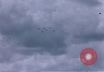 Standbild viele Formationen der US-Flugzeuge Deutschland, 1945, aus Sekunde 58 historischem Filmmaterial Videoclip 65675047605