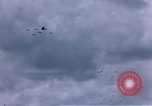 Standbild viele Formationen der US-Flugzeuge Deutschland, 1945, aus Sekunde 60 historischem Filmmaterial Videoclip 65675047605
