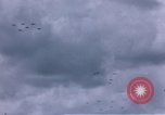Standbild viele Formationen der US-Flugzeuge Deutschland, 1945, aus Sekunde 61 historischem Filmmaterial Videoclip 65675047605