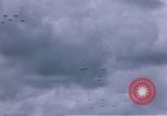 Standbild viele Formationen der US-Flugzeuge Deutschland, 1945, aus Sekunde 62 historischem Filmmaterial Videoclip 65675047605