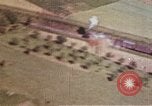 Standbild strafing Lieferung Zug europäische Theater, 1944, aus Sekunde 12 historischem Filmmaterial Videoclip 65675047630