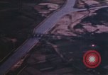 Standbild strafing Pass europäische Theater, 1944, aus Sekunde 8 historischem Filmmaterial Videoclip 65675047633