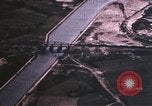 Standbild strafing Pass europäische Theater, 1944, aus Sekunde 16 historischem Filmmaterial Videoclip 65675047633