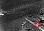 Immagine di Due tedesche Junkers Ju 88 piani bombardiere Teatro europeo, 1944, secondo 36 filmato di repertorio 65675047677