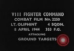 Standbild strafing eine Linie von Lastkähnen auf dem Fluss europäische Theater, 1944, aus Sekunde 4 historischem Filmmaterial Videoclip 65675047682
