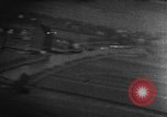 Standbild strafing eine Linie von Lastkähnen auf dem Fluss europäische Theater, 1944, aus Sekunde 5 historischem Filmmaterial Videoclip 65675047682