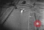 Standbild strafing eine Linie von Lastkähnen auf dem Fluss europäische Theater, 1944, aus Sekunde 9 historischem Filmmaterial Videoclip 65675047682