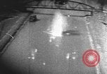 Standbild strafing eine Linie von Lastkähnen auf dem Fluss europäische Theater, 1944, aus Sekunde 10 historischem Filmmaterial Videoclip 65675047682
