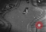 Standbild strafing eine Linie von Lastkähnen auf dem Fluss europäische Theater, 1944, aus Sekunde 13 historischem Filmmaterial Videoclip 65675047682