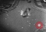 Standbild strafing eine Linie von Lastkähnen auf dem Fluss europäische Theater, 1944, aus Sekunde 14 historischem Filmmaterial Videoclip 65675047682