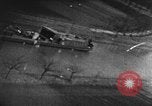 Standbild strafing eine Linie von Lastkähnen auf dem Fluss europäische Theater, 1944, aus Sekunde 21 historischem Filmmaterial Videoclip 65675047682