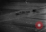 Standbild strafing eine Linie von Lastkähnen auf dem Fluss europäische Theater, 1944, aus Sekunde 26 historischem Filmmaterial Videoclip 65675047682