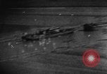 Standbild strafing eine Linie von Lastkähnen auf dem Fluss europäische Theater, 1944, aus Sekunde 27 historischem Filmmaterial Videoclip 65675047682