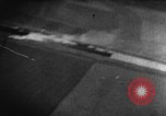 Standbild strafing eine Linie von Lastkähnen auf dem Fluss europäische Theater, 1944, aus Sekunde 28 historischem Filmmaterial Videoclip 65675047682