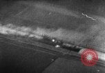 Standbild strafing eine Linie von Lastkähnen auf dem Fluss europäische Theater, 1944, aus Sekunde 29 historischem Filmmaterial Videoclip 65675047682