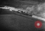 Standbild strafing eine Linie von Lastkähnen auf dem Fluss europäische Theater, 1944, aus Sekunde 30 historischem Filmmaterial Videoclip 65675047682