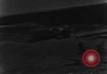 Standbild Angriffe feindliche Flugzeuge in geschützten Bäume europäische Theater, 1944, aus Sekunde 9 historischem Filmmaterial Videoclip 65675047688