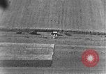 Standbild angreifenden deutschen Junkers Ju 88 Bomber europäische Theater, 1944, aus Sekunde 37 historischem Filmmaterial Videoclip 65675047693