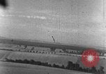 Standbild angreifenden deutschen Junkers Ju 88 Bomber europäische Theater, 1944, aus Sekunde 50 historischem Filmmaterial Videoclip 65675047693