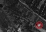 Standbild strafing Marshalling Yard europäische Theater, 1944, aus Sekunde 17 historischem Filmmaterial Videoclip 65675047694