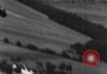 Standbild strafing Marshalling Yard europäische Theater, 1944, aus Sekunde 18 historischem Filmmaterial Videoclip 65675047694