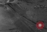 Standbild strafing des Zuges europäische Theater, 1944, aus Sekunde 13 historischem Filmmaterial Videoclip 65675047695