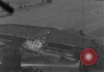 Standbild strafing des Zuges europäische Theater, 1944, aus Sekunde 21 historischem Filmmaterial Videoclip 65675047695