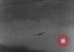 Standbild angreifenden Messerschmitt Me 110 Fighter europäische Theater, 1944, aus Sekunde 17 historischem Filmmaterial Videoclip 65675047696
