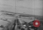 Standbild strafing des Zuges europäische Theater, 1944, aus Sekunde 9 historischem Filmmaterial Videoclip 65675047698
