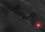 Standbild strafing des Staplers europäische Theater, 1944, aus Sekunde 13 historischem Filmmaterial Videoclip 65675047699