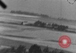 Standbild strafing des Staplers europäische Theater, 1944, aus Sekunde 54 historischem Filmmaterial Videoclip 65675047699