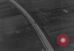 Standbild strafing des Staplers europäische Theater, 1944, aus Sekunde 33 historischem Filmmaterial Videoclip 65675047700