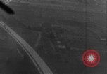 Standbild strafing des Staplers europäische Theater, 1944, aus Sekunde 36 historischem Filmmaterial Videoclip 65675047700