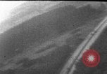 Standbild strafing Boden Ziel europäische Theater, 1944, aus Sekunde 20 historischem Filmmaterial Videoclip 65675047716