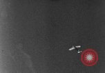 Standbild angreifenden deutschen Focke Wulf Fw-190 Jagdflugzeug europäische Theater, 1944, aus Sekunde 14 historischem Filmmaterial Videoclip 65675047717