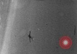 Standbild angreifenden deutschen Focke Wulf Fw-190 Jagdflugzeug europäische Theater, 1944, aus Sekunde 16 historischem Filmmaterial Videoclip 65675047717