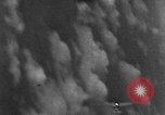 Standbild angreifenden deutschen Focke Wulf Fw-190 Jagdflugzeug europäische Theater, 1944, aus Sekunde 20 historischem Filmmaterial Videoclip 65675047717