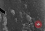 Standbild angreifenden deutschen Focke Wulf Fw-190 Jagdflugzeug europäische Theater, 1944, aus Sekunde 21 historischem Filmmaterial Videoclip 65675047717