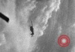 Standbild angreifenden deutschen Focke Wulf Fw-190 Jagdflugzeug europäische Theater, 1944, aus Sekunde 28 historischem Filmmaterial Videoclip 65675047717