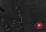 Standbild angreifenden deutschen Focke Wulf Fw-190 Jagdflugzeug europäische Theater, 1944, aus Sekunde 43 historischem Filmmaterial Videoclip 65675047717