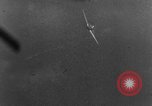 Standbild angreifenden deutschen Focke Wulf Fw-190 Jagdflugzeug europäische Theater, 1944, aus Sekunde 55 historischem Filmmaterial Videoclip 65675047717
