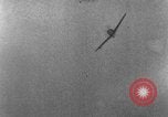 Standbild angreifenden deutschen Focke Wulf Fw-190 Jagdflugzeug europäische Theater, 1944, aus Sekunde 58 historischem Filmmaterial Videoclip 65675047717