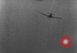 Standbild angreifenden deutschen Focke Wulf Fw-190 Jagdflugzeug europäische Theater, 1944, aus Sekunde 60 historischem Filmmaterial Videoclip 65675047717